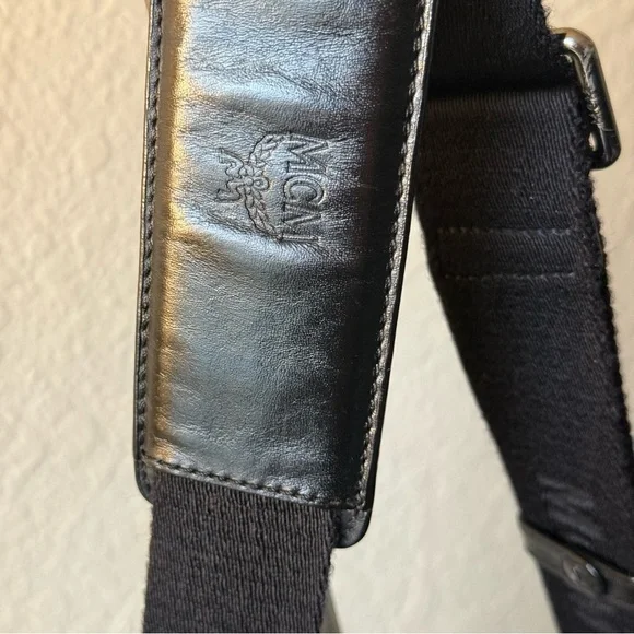 🔥MCM MENS MESSENGER BAG🔥GUARANTEED AUTHENTIC 🔥 - Picture 4 of 10